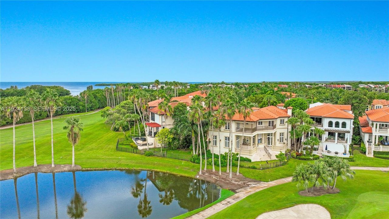 В аренду: $20,000 (5 спален, 7 ванн, 6476 Квадратных фут)