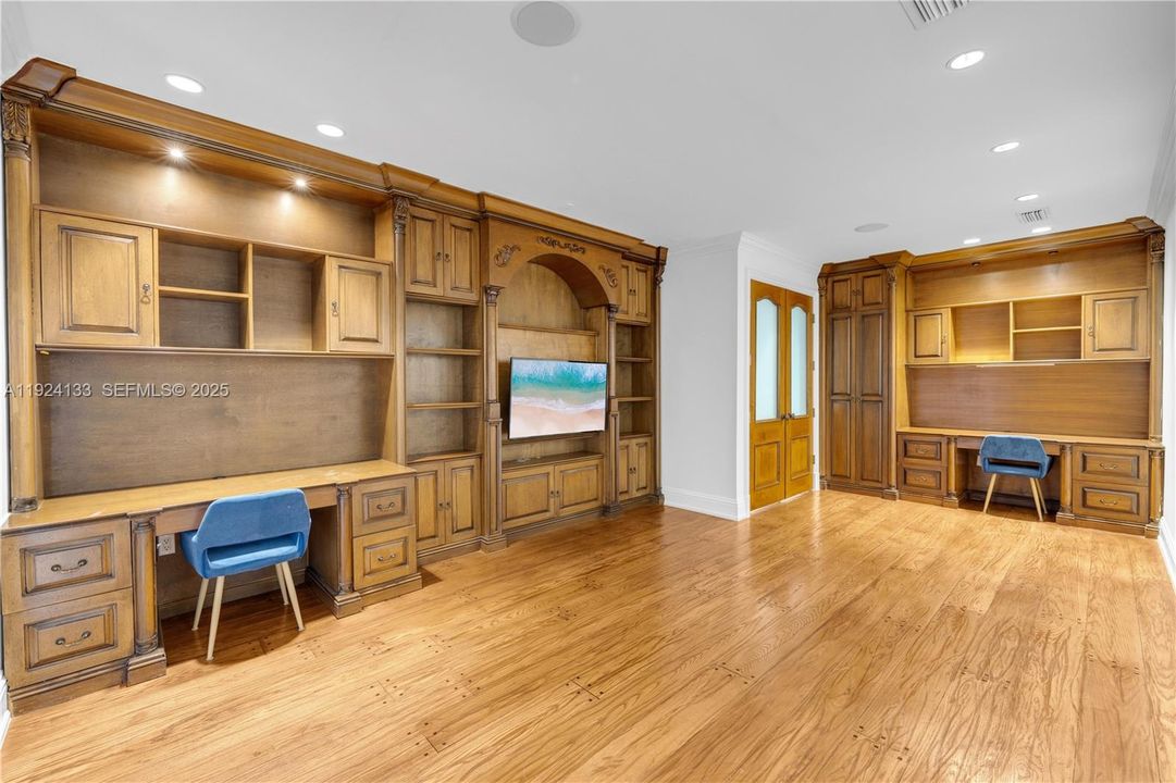 В аренду: $20,000 (5 спален, 7 ванн, 6476 Квадратных фут)