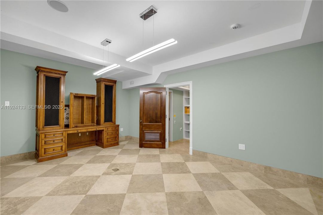 В аренду: $20,000 (5 спален, 7 ванн, 6476 Квадратных фут)