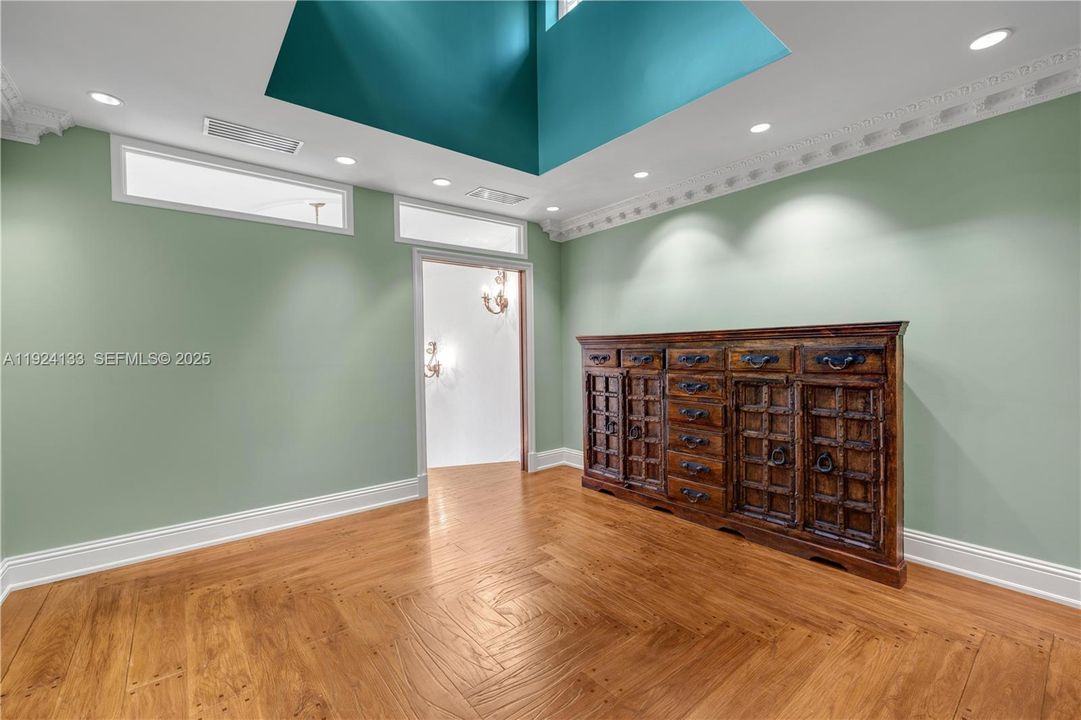 В аренду: $20,000 (5 спален, 7 ванн, 6476 Квадратных фут)