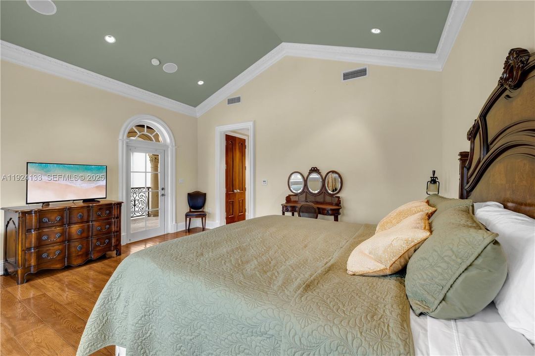 В аренду: $20,000 (5 спален, 7 ванн, 6476 Квадратных фут)