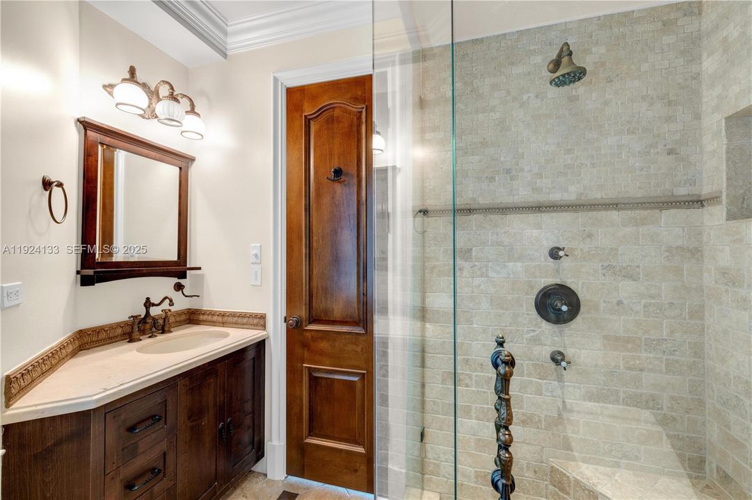 В аренду: $20,000 (5 спален, 7 ванн, 6476 Квадратных фут)