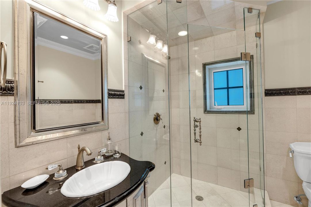 В аренду: $20,000 (5 спален, 7 ванн, 6476 Квадратных фут)