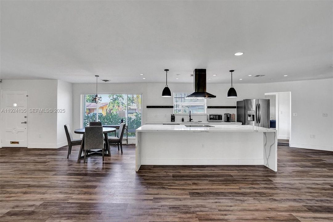 For Rent: $5,999 (4 beds, 3 baths, 2397 Square Feet)