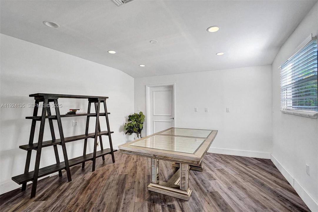 For Rent: $5,999 (4 beds, 3 baths, 2397 Square Feet)