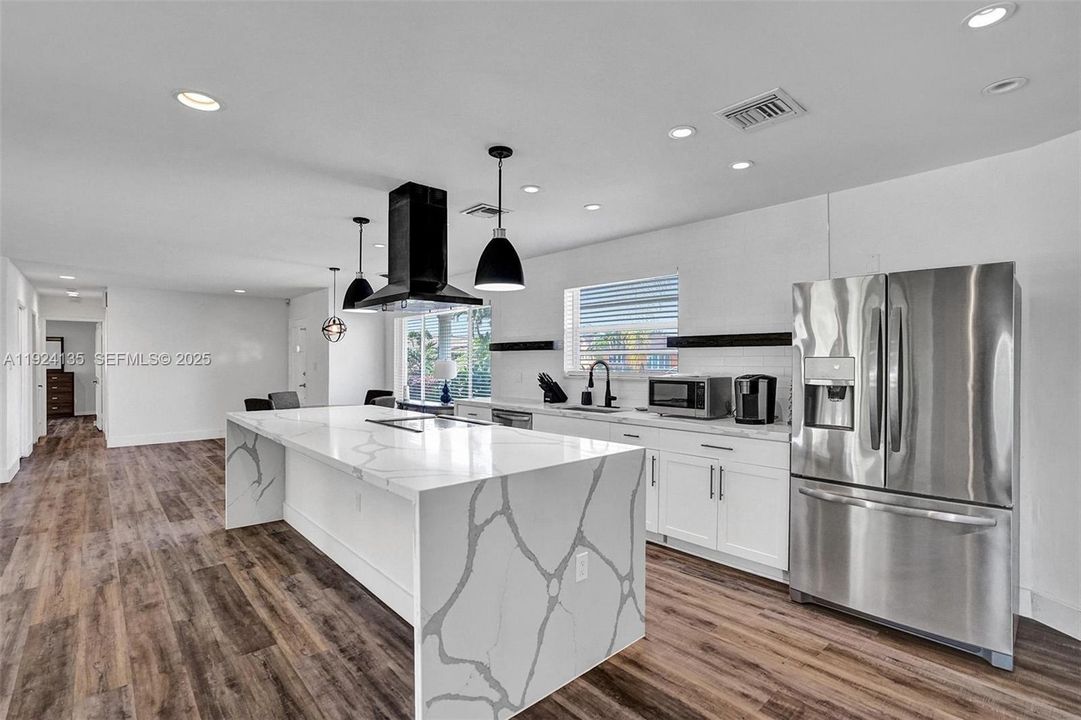 For Rent: $5,999 (4 beds, 3 baths, 2397 Square Feet)