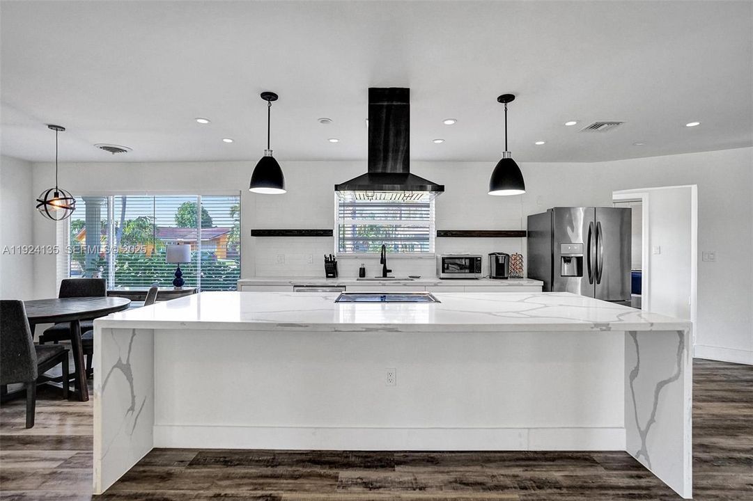 For Rent: $5,999 (4 beds, 3 baths, 2397 Square Feet)