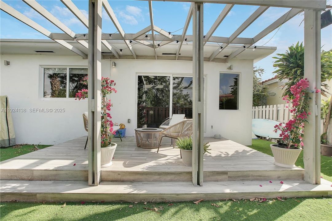 待售: $2,075,000 (4 贝兹, 4 浴室, 2334 平方英尺)