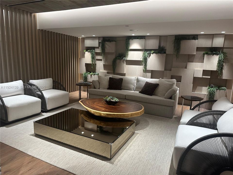 For Sale: $845,000 (1 beds, 2 baths, 760 Square Feet)