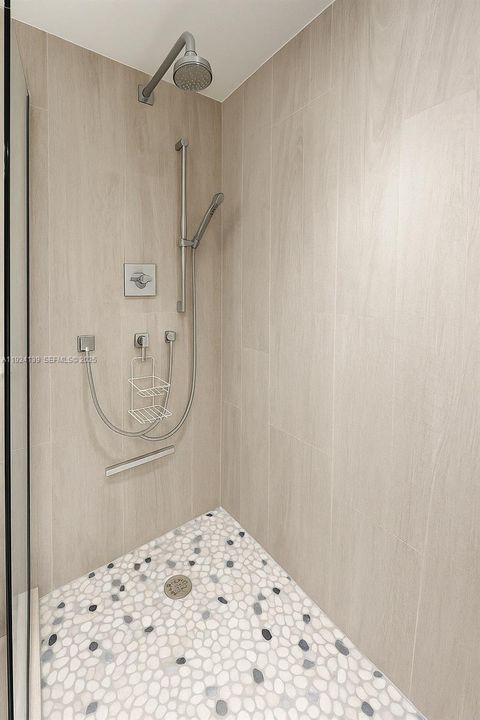 For Sale: $845,000 (1 beds, 2 baths, 760 Square Feet)