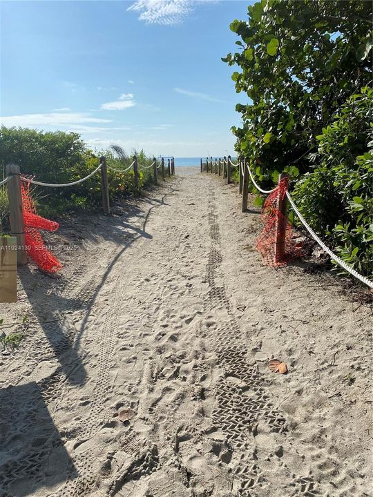 For Sale: $845,000 (1 beds, 2 baths, 760 Square Feet)