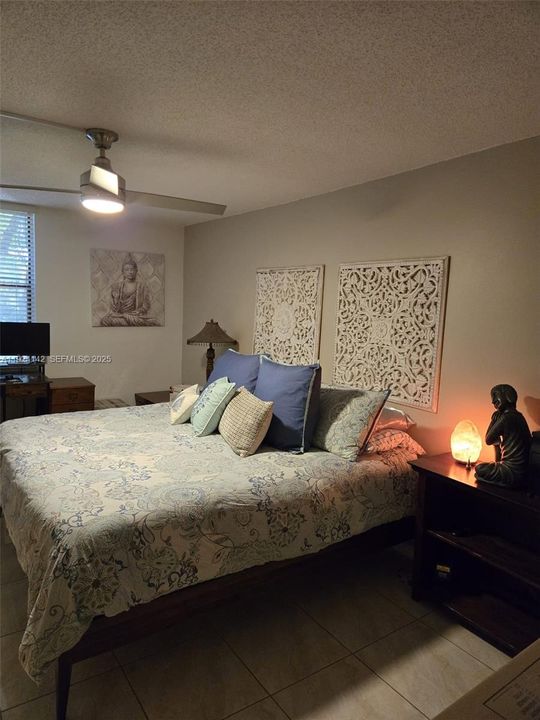 Active With Contract: $2,450 (2 beds, 2 baths, 906 Square Feet)