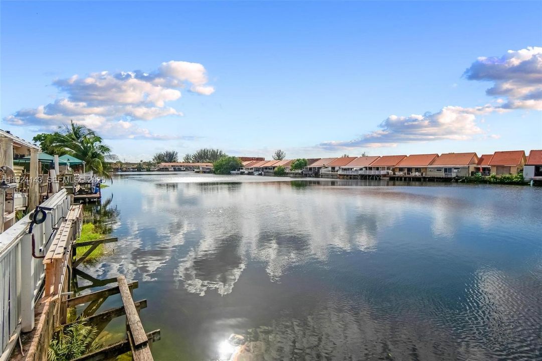 待售: $299,000 (2 贝兹, 2 浴室, 819 平方英尺)