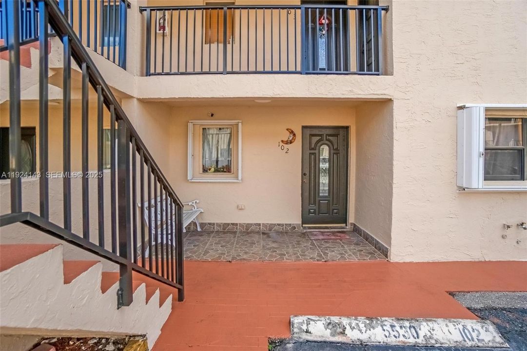 待售: $299,000 (2 贝兹, 2 浴室, 819 平方英尺)