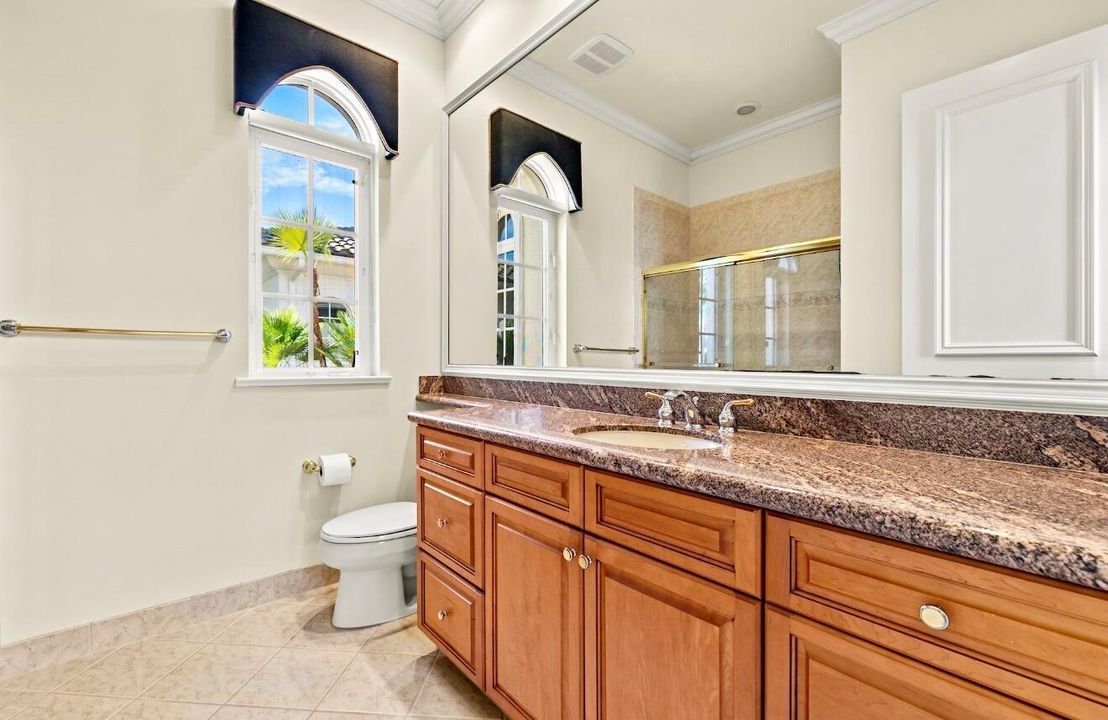 Guest Bath 4