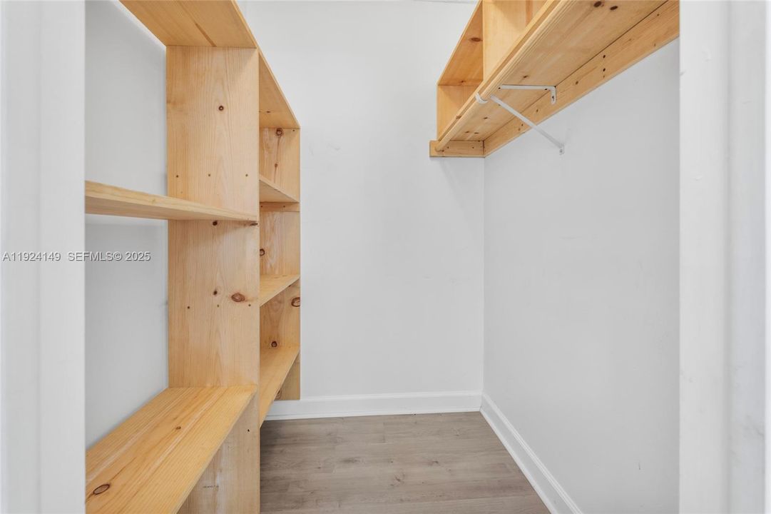 待售: $369,500 (2 贝兹, 2 浴室, 1560 平方英尺)