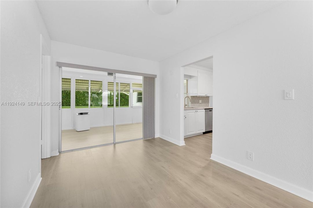 待售: $369,500 (2 贝兹, 2 浴室, 1560 平方英尺)