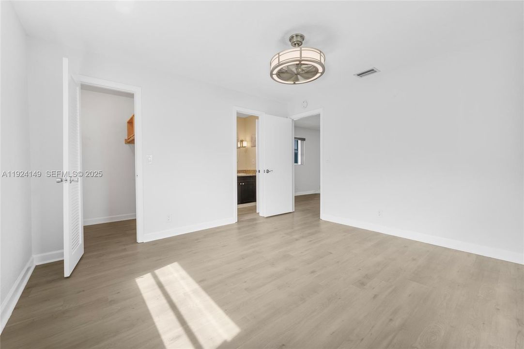 待售: $369,500 (2 贝兹, 2 浴室, 1560 平方英尺)