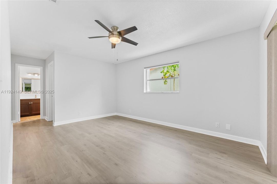 待售: $369,500 (2 贝兹, 2 浴室, 1560 平方英尺)