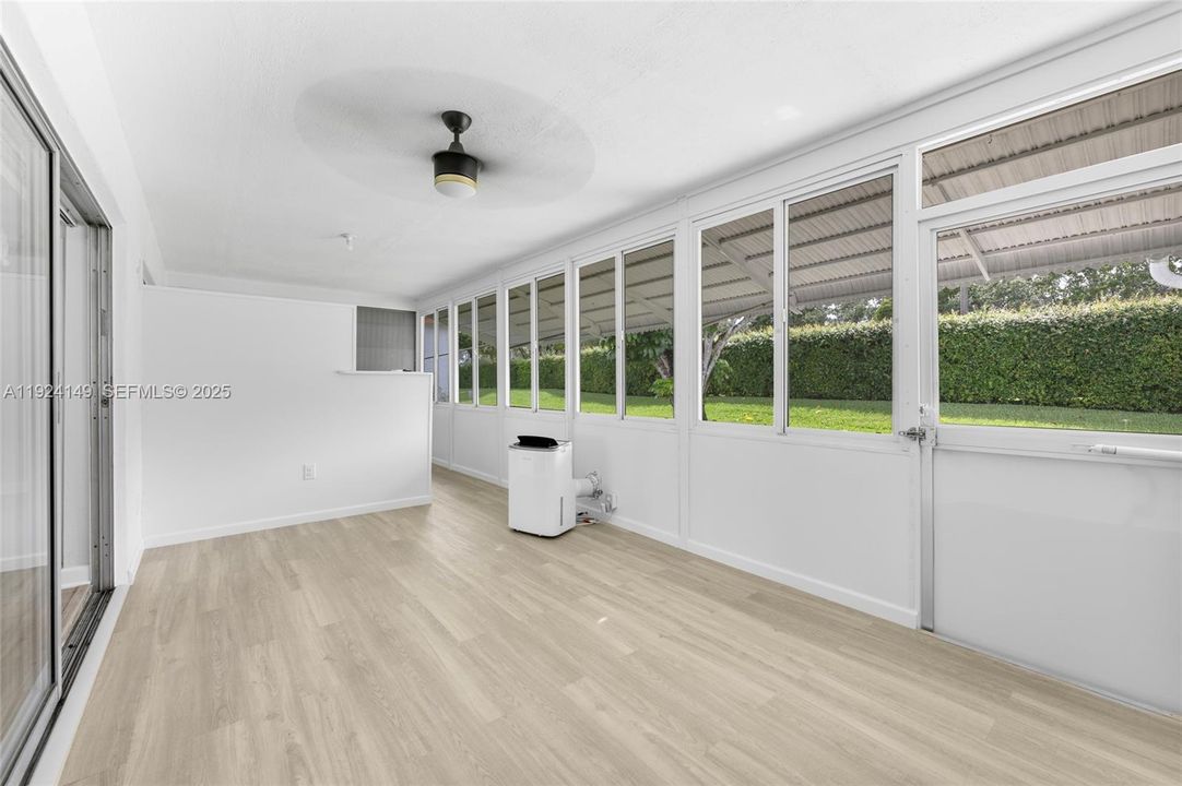 待售: $369,500 (2 贝兹, 2 浴室, 1560 平方英尺)