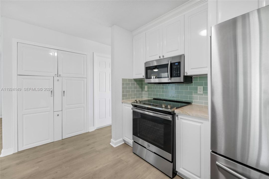 待售: $369,500 (2 贝兹, 2 浴室, 1560 平方英尺)