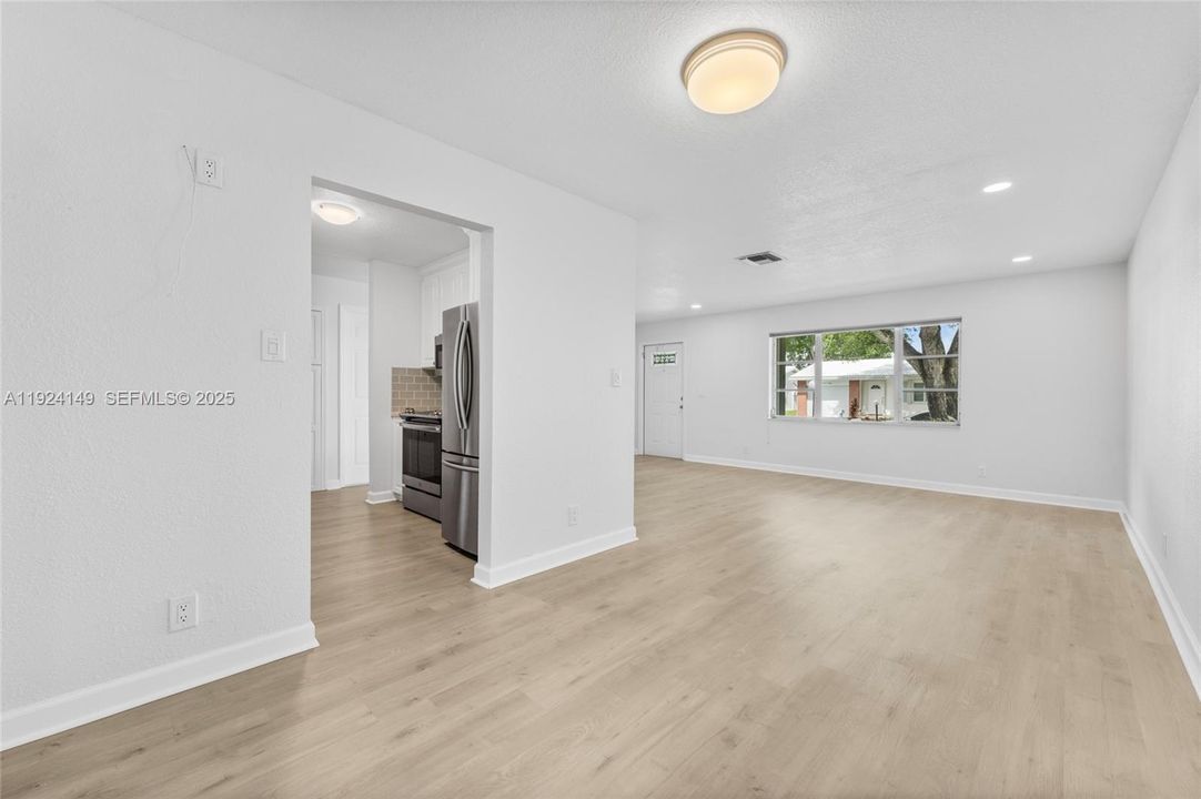 待售: $369,500 (2 贝兹, 2 浴室, 1560 平方英尺)