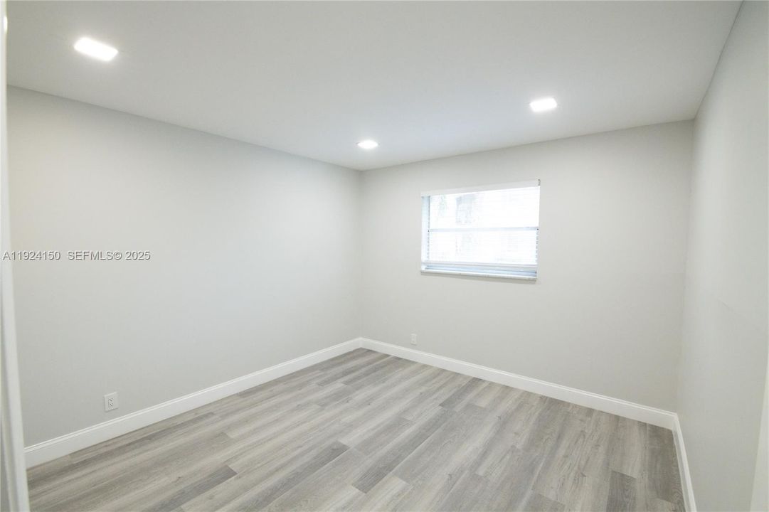 For Rent: $1,850 (2 beds, 2 baths, 945 Square Feet)