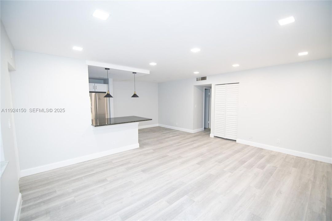 For Rent: $1,850 (2 beds, 2 baths, 945 Square Feet)