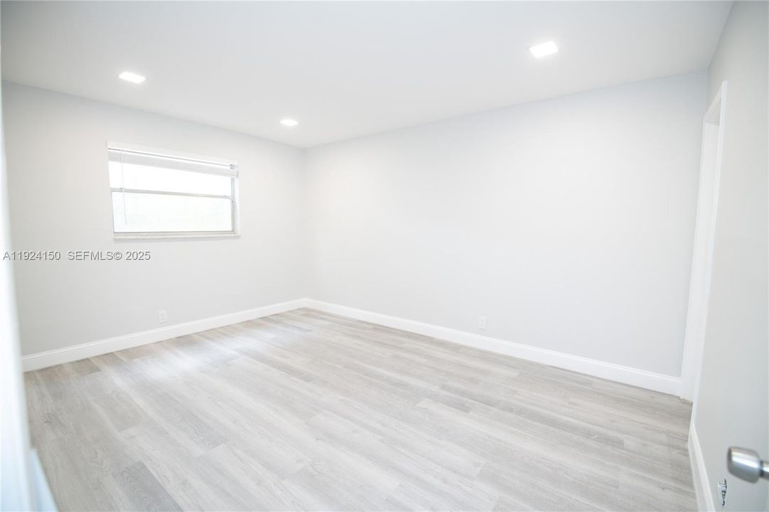 For Rent: $1,850 (2 beds, 2 baths, 945 Square Feet)