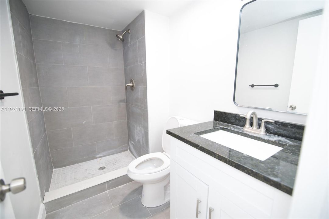 For Rent: $1,850 (2 beds, 2 baths, 945 Square Feet)