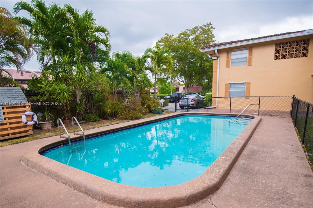 For Rent: $1,850 (2 beds, 2 baths, 945 Square Feet)