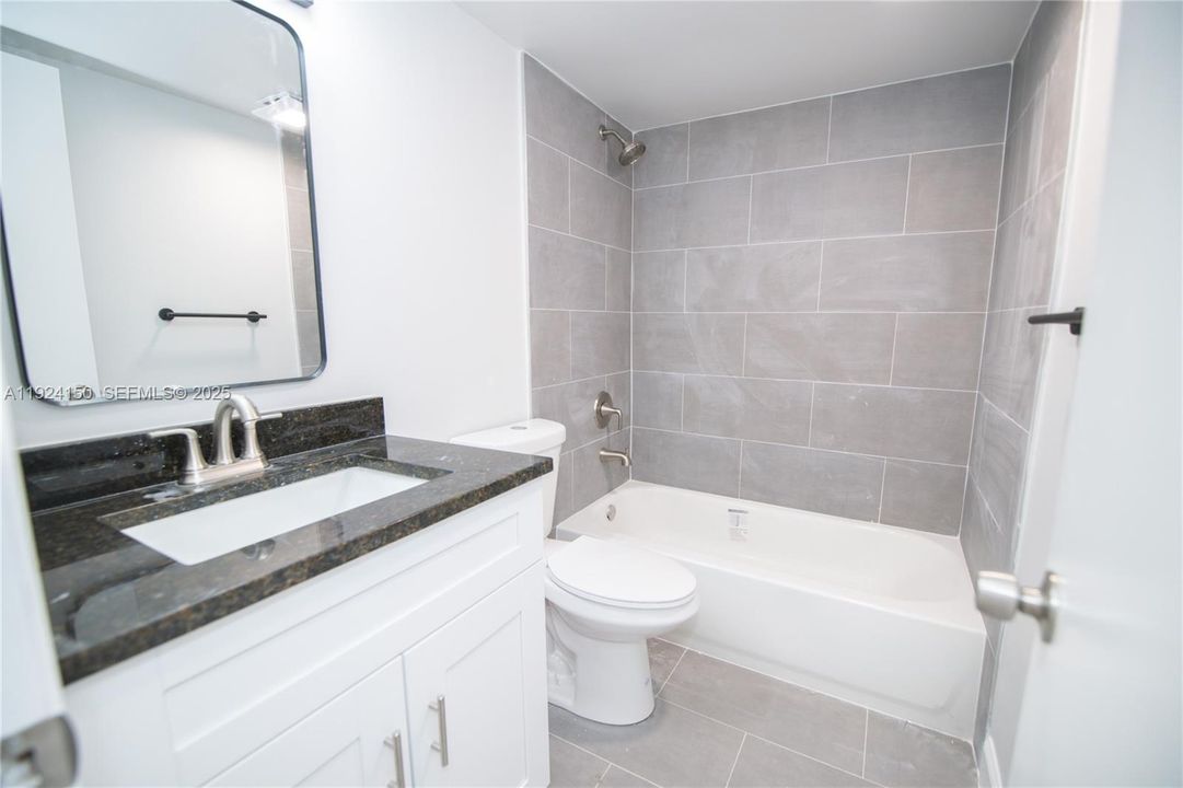 For Rent: $1,850 (2 beds, 2 baths, 945 Square Feet)