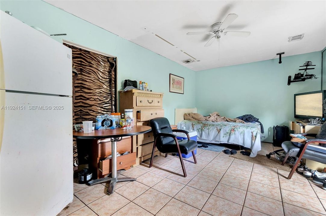 For Sale: $499,900 (4 beds, 2 baths, 1514 Square Feet)