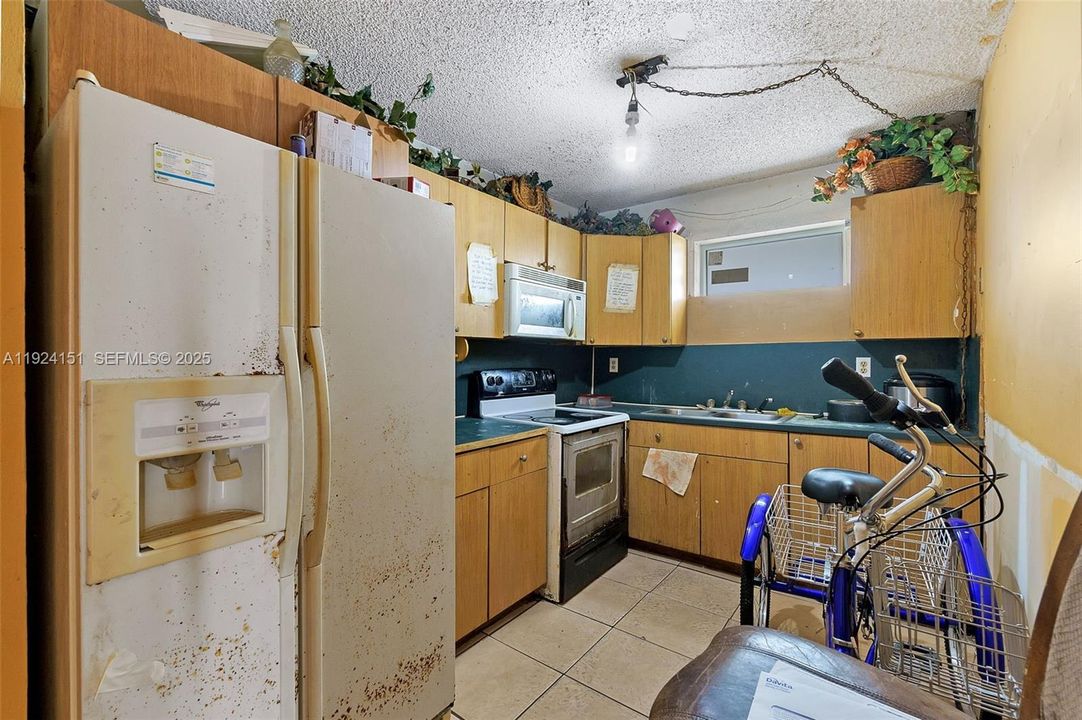 For Sale: $499,900 (4 beds, 2 baths, 1514 Square Feet)