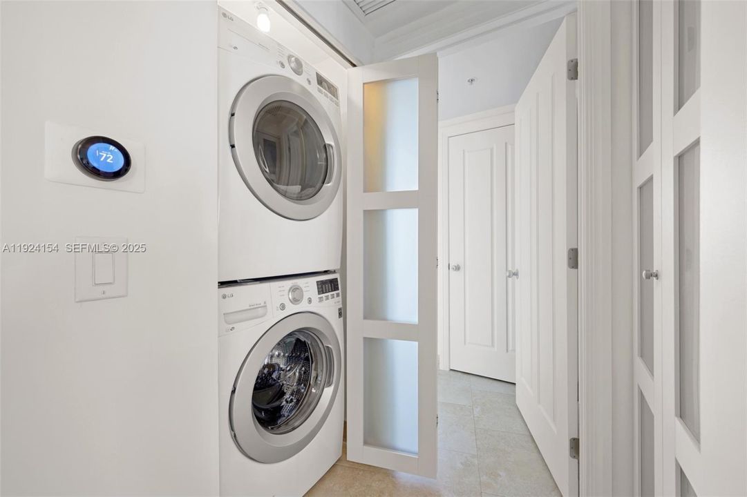 出租: $5,000 (2 贝兹, 2 浴室, 1870 平方英尺)