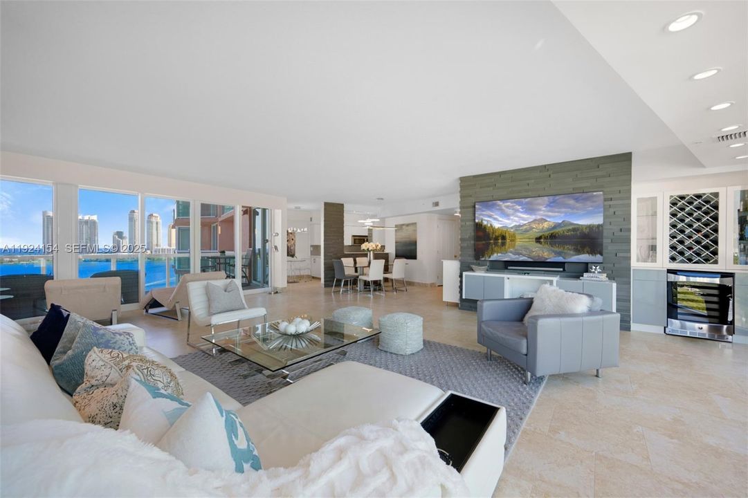 出租: $5,000 (2 贝兹, 2 浴室, 1870 平方英尺)