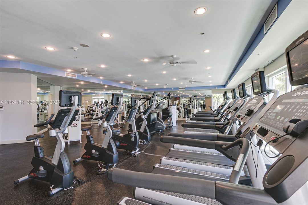 出租: $5,000 (2 贝兹, 2 浴室, 1870 平方英尺)