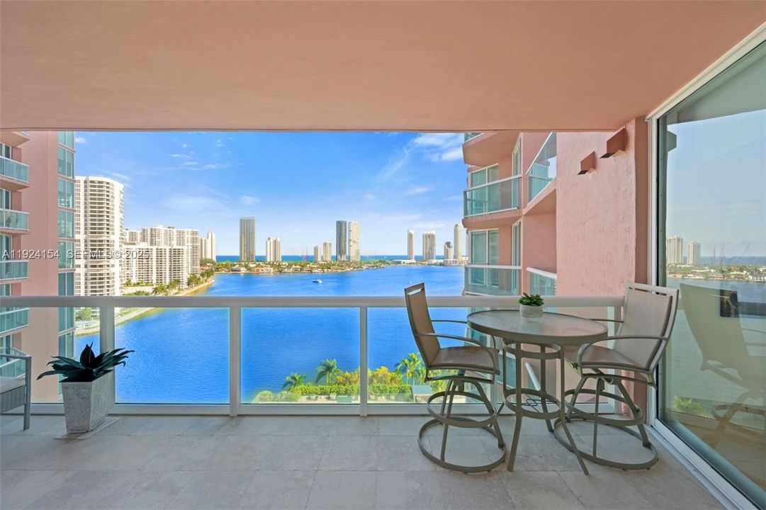 出租: $5,000 (2 贝兹, 2 浴室, 1870 平方英尺)