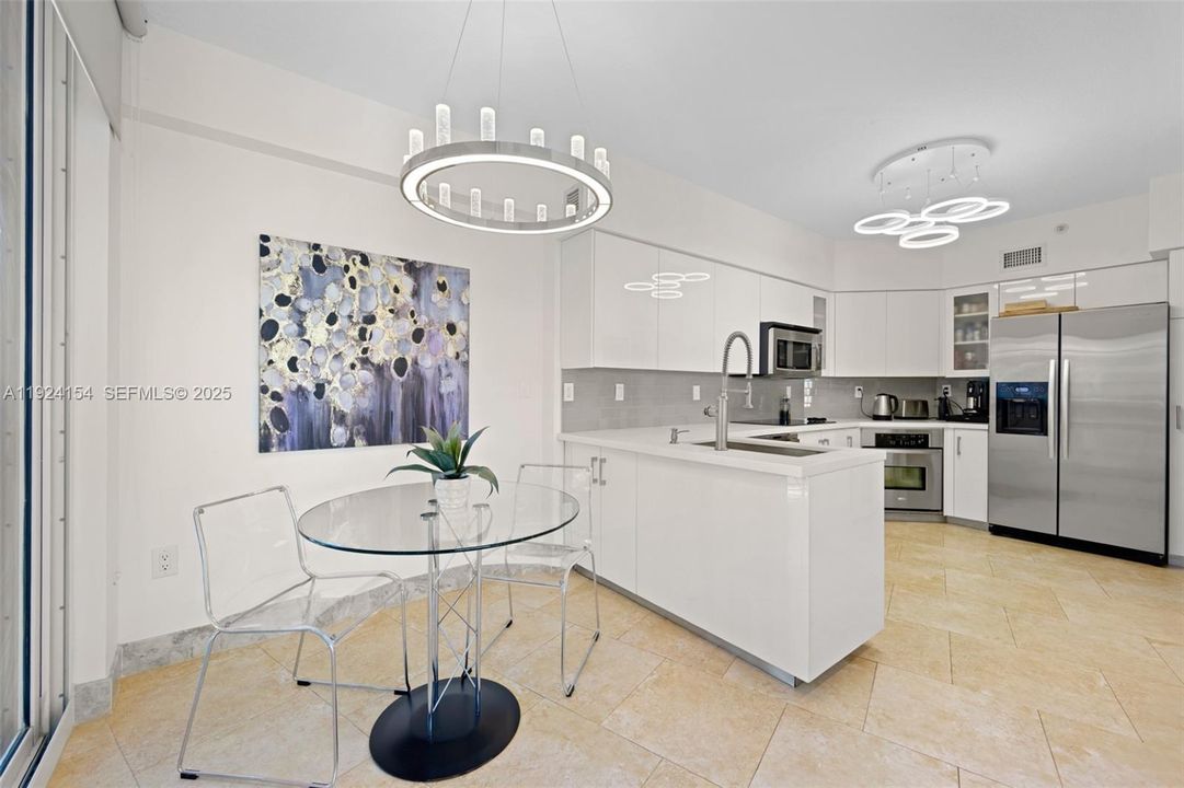 出租: $5,000 (2 贝兹, 2 浴室, 1870 平方英尺)