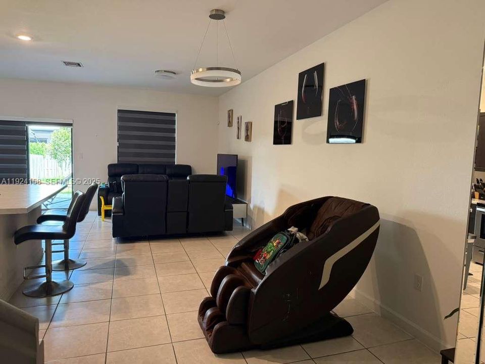 出租: $2,900 (3 贝兹, 2 浴室, 1651 平方英尺)