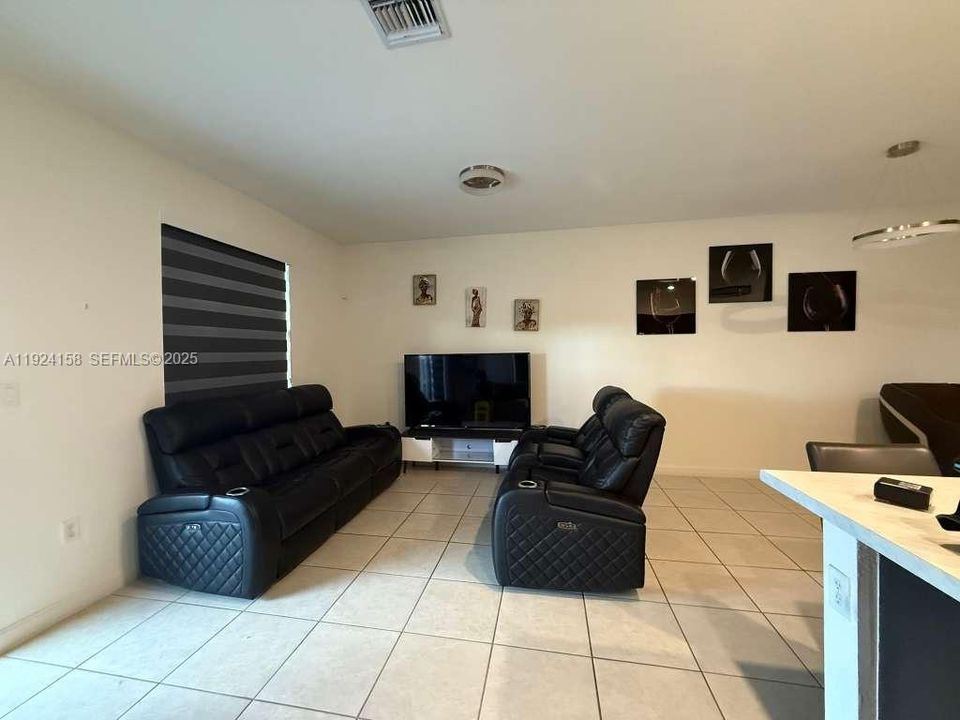 出租: $2,900 (3 贝兹, 2 浴室, 1651 平方英尺)