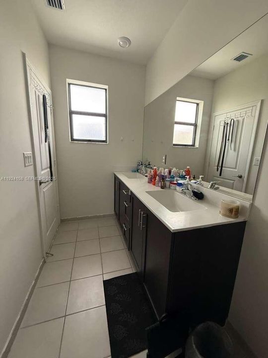 出租: $2,900 (3 贝兹, 2 浴室, 1651 平方英尺)