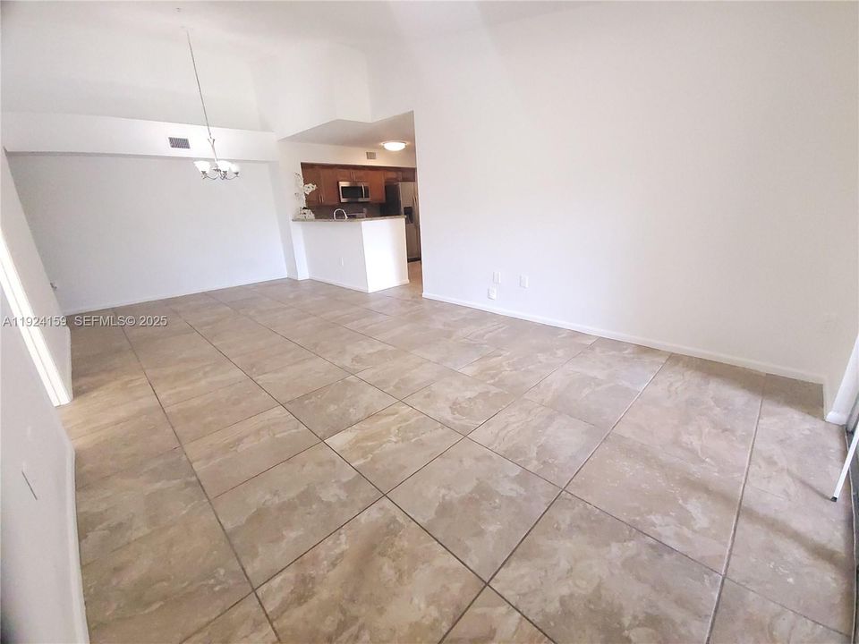 出租: $2,600 (3 贝兹, 2 浴室, 1125 平方英尺)