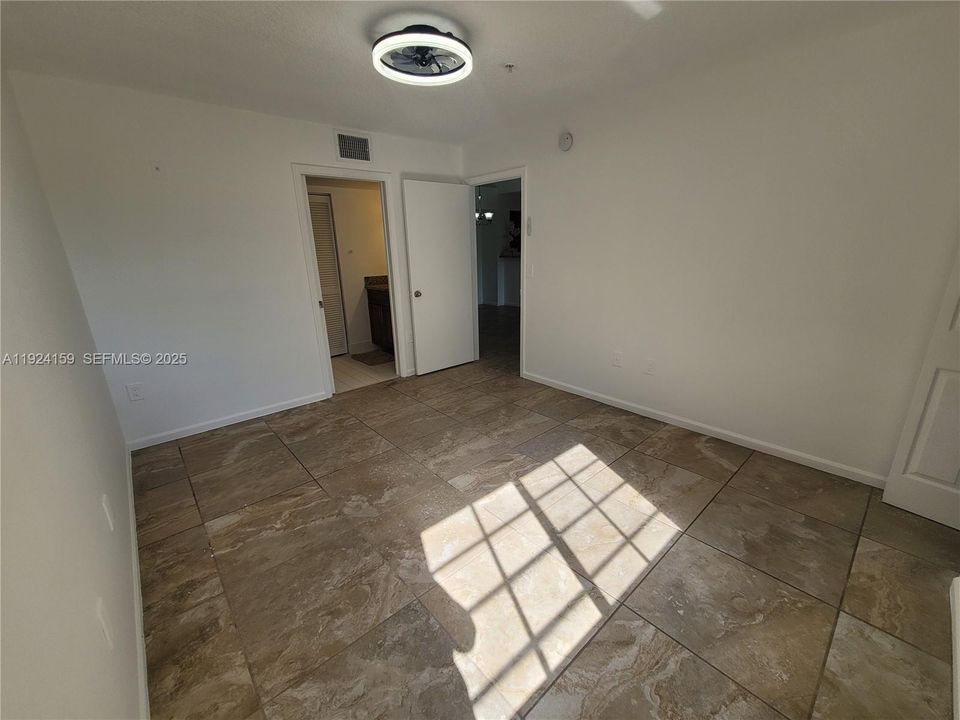 出租: $2,600 (3 贝兹, 2 浴室, 1125 平方英尺)