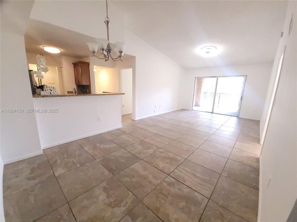 出租: $2,600 (3 贝兹, 2 浴室, 1125 平方英尺)