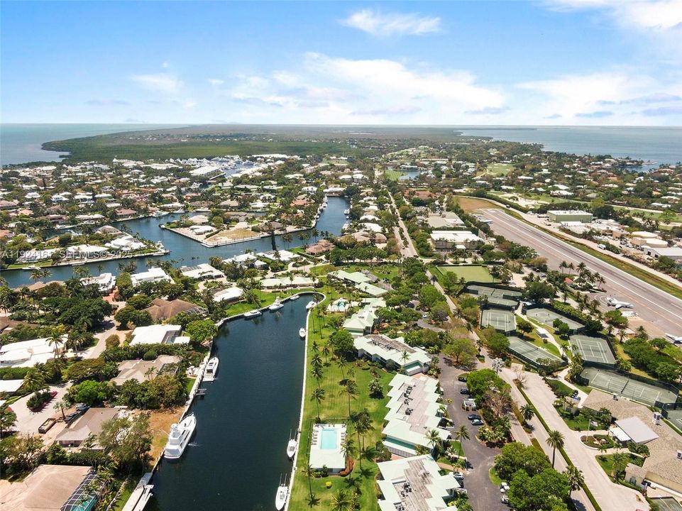 На продажу: $2,995,000 (2 спален, 2 ванн, 1186 Квадратных фут)