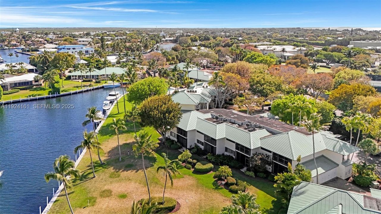 На продажу: $2,995,000 (2 спален, 2 ванн, 1186 Квадратных фут)