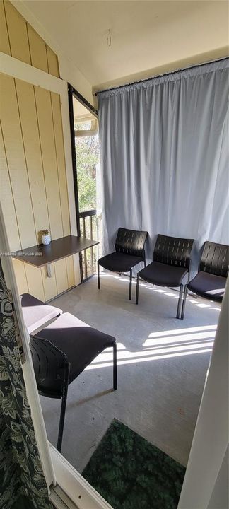 出租: $1,800 (1 贝兹, 1 浴室, 810 平方英尺)