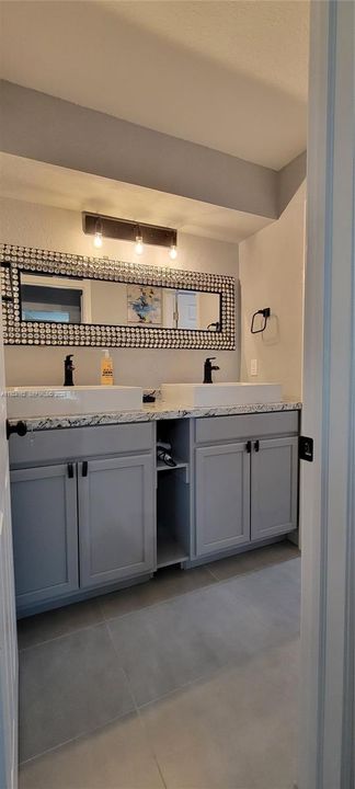 出租: $1,800 (1 贝兹, 1 浴室, 810 平方英尺)