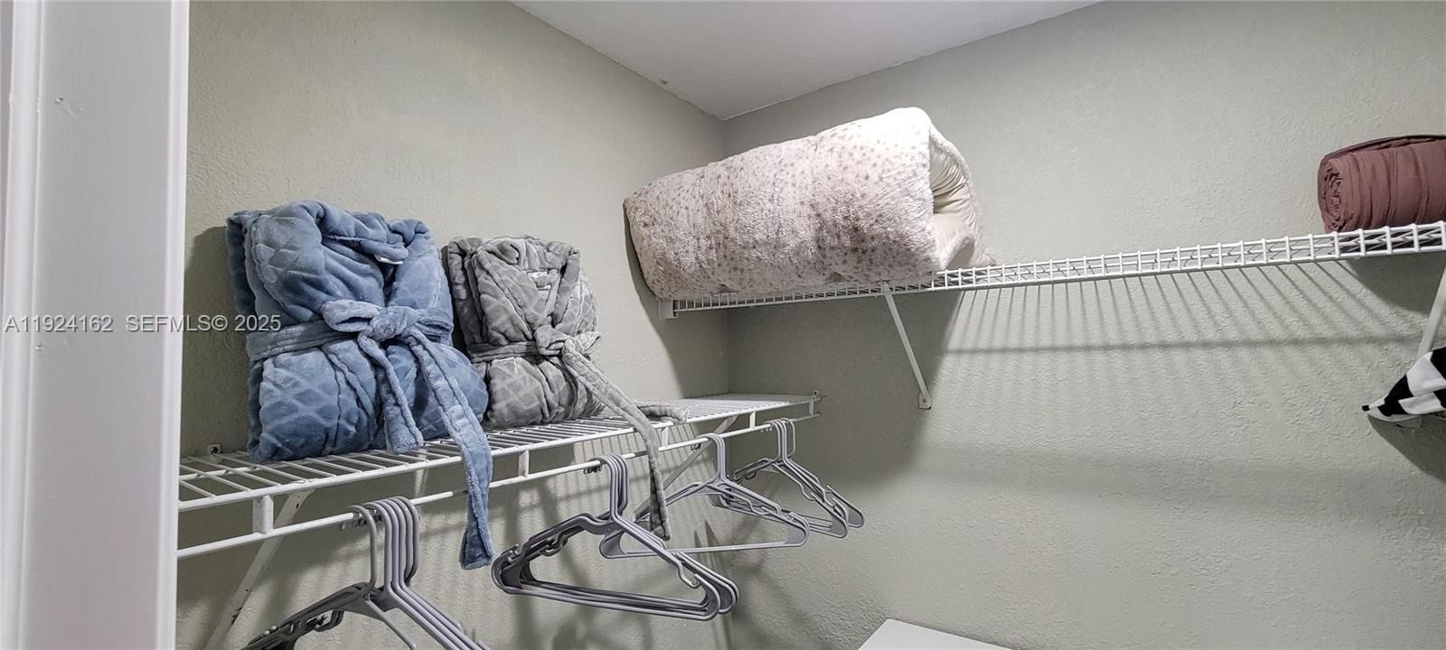 出租: $1,800 (1 贝兹, 1 浴室, 810 平方英尺)